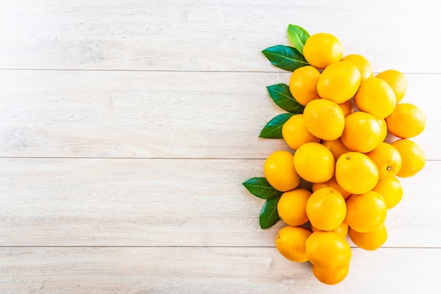 Free Photo fresh oranges fruit on table