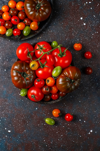 Free photo fresh organic various tomatoes.