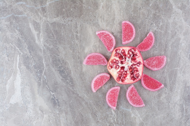 Free photo fresh pomegranate with candied fruits