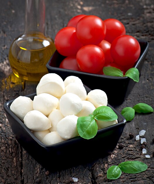 Fresh salad with cherry tomatoes, basil, mozzarella and black olives.