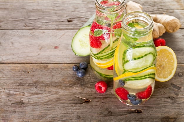 Free photo fresh smoothie ingredients in glasses