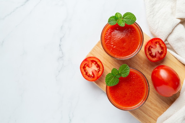 Free photo fresh tomato juice ready to serve