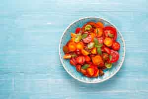 Free photo fresh tomato salad with basil.