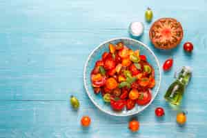 Free photo fresh tomato salad with basil.