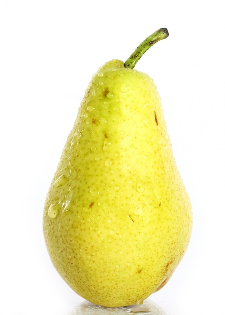 Free photo fresh and wet pear fruit