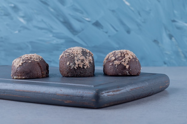 Free Photo freshly baked homemade cookie. on grey wooden board