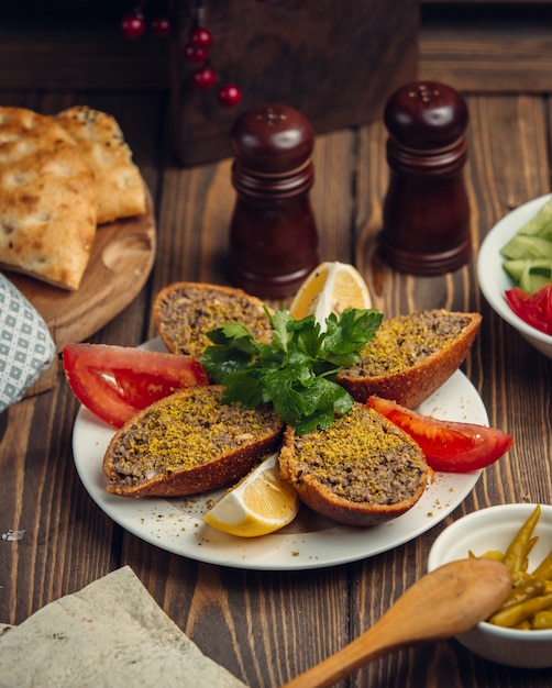 Fried bread filled with minced meat and tomato