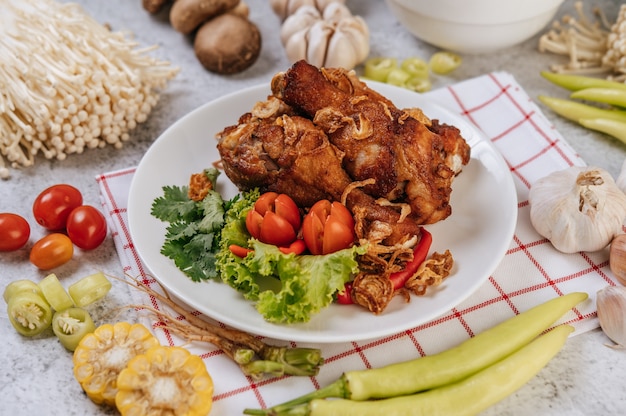 Fried chicken leg with tomato, chili, fried onion, lettuce, corn, and needle mushroom.