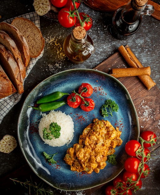 Fried chicken in sauce and rice with vegetables