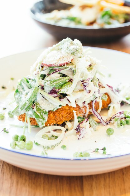 Fried chicken with vegetable