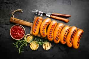 Free photo fried delicious sausages