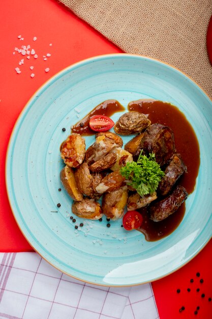 Fried meat and pototaes in sauce