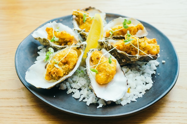 Fried oyster shell with sauce