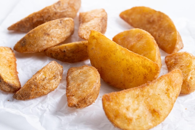 Free photo fried potato wedges isolated on white backgroundxa