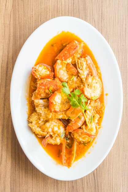 Fried prawn and shrimp with garlic