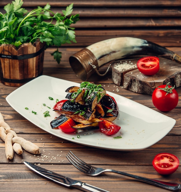 Free photo fried vegetables with herbs