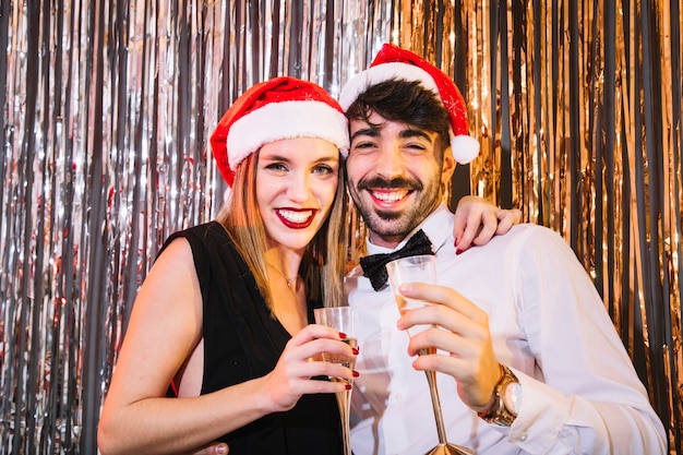 Free photo friendly couple at new year celebration