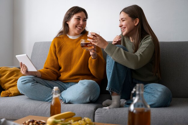 Friends drinking kombucha