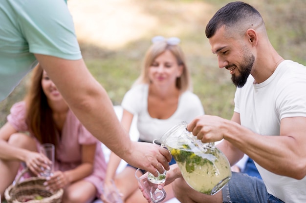 Free photo friends drinking lemonade together