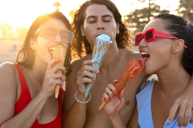 Free photo friends eating ice cream medium shot