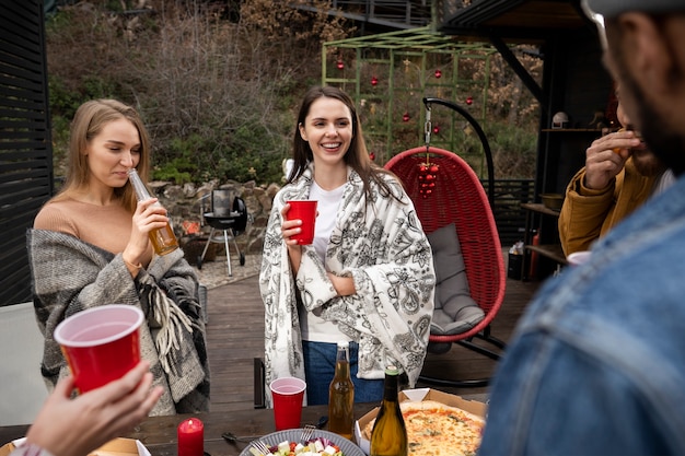 Free photo friends having a nice barbeque together