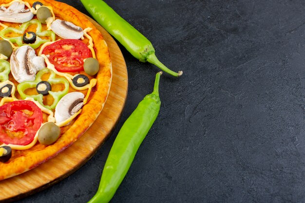 Front close view delicious pizza with red tomatoes, bell peppers, olives and mushrooms