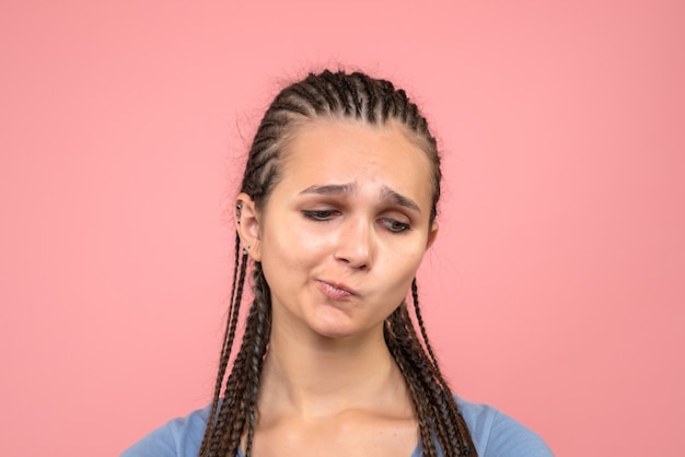 Free photo front close view young girl stressed on pink