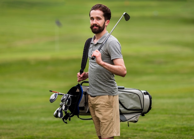 Free photo front view adult man with golf clubs