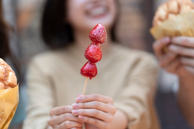 Free photo front view blurry woman holding snack