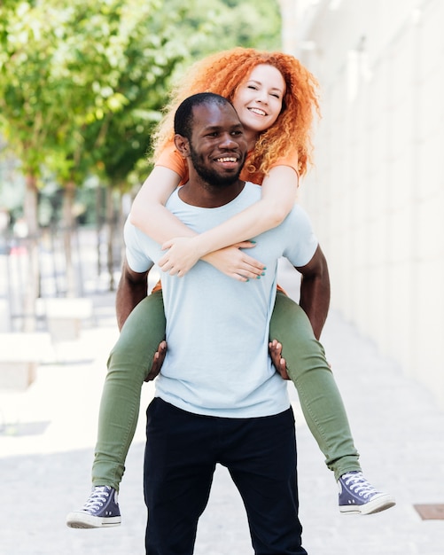 Free photo front view of boyfriend carrying his girlfriend