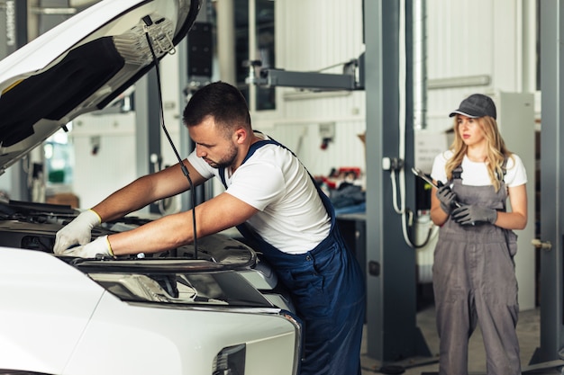 Free Photo front view car service employees working