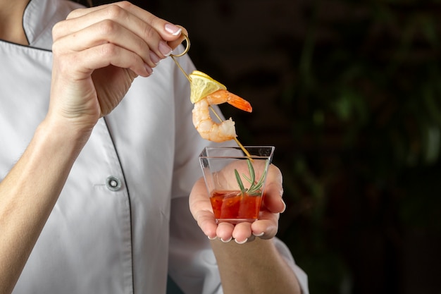 Free photo front view of chef holding a shrimp recipe