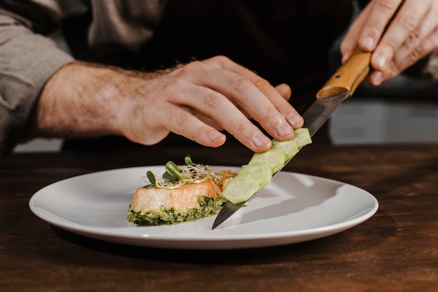 Free photo front view chef plating meal