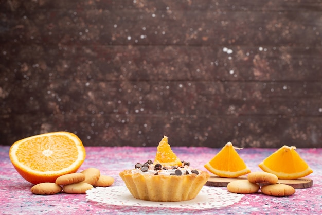 Free photo front view cookies and cake with orange slices on the colored surface cookie biscuit cake sweet