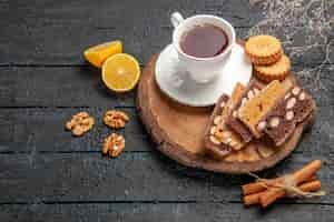 Free photo front view cup of tea with cookies and fruits on the dark desk ceremony sweet biscuits sugar