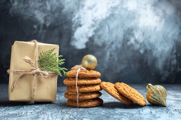 Free Photo front view delicious biscuits on light background