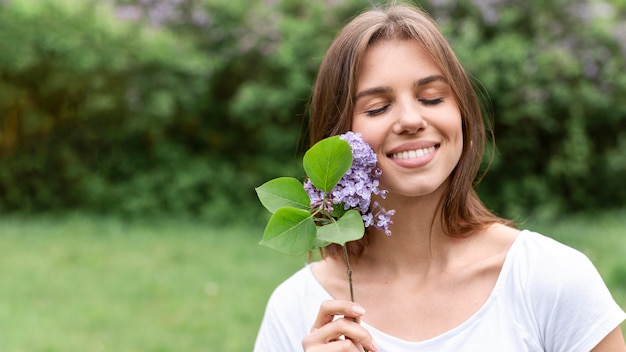 Free photo front view female with lilac branch