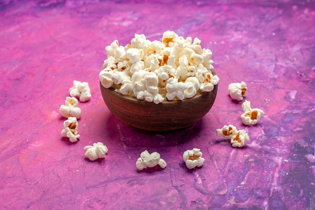 Free photo front view fresh popcorn on pink table corn movie cinema