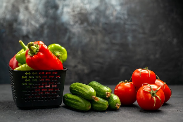 Free photo front view fresh red tomatoes with cucumbers on a dark background ripe meal color photo salada