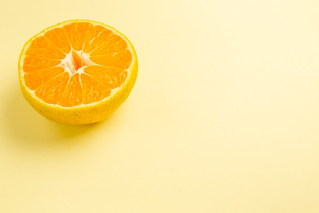 Free Photo front view fresh tangerine slice on white table