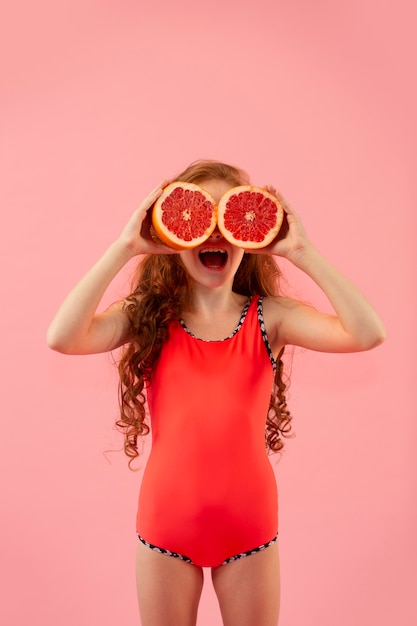 Free photo front view girl holding fruits