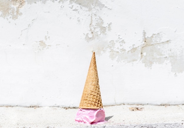 Free photo front view ice cream cone litter