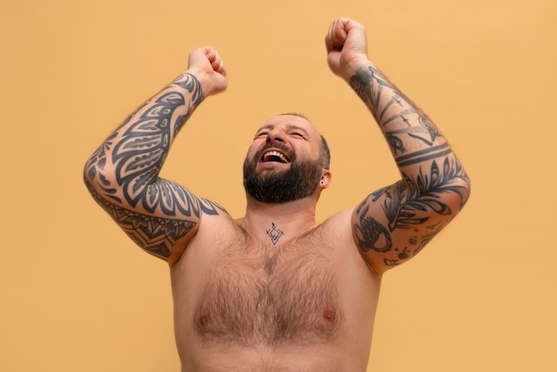 Free photo front view man inspiring bodypositivity