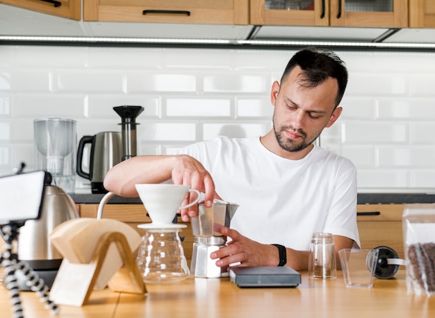 Free photo front view man making coffee