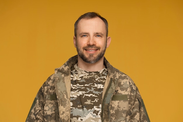 Free photo front view man wearing army uniform