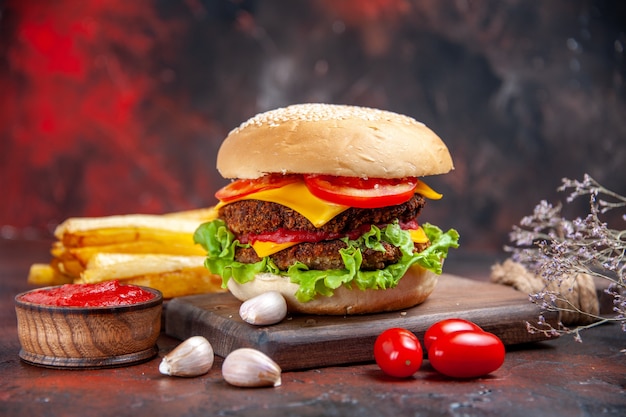 Free photo front view meat burger with cheese salad and tomatoes on dark desk