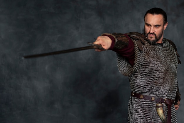 Free photo front view medieval soldier posing in studio