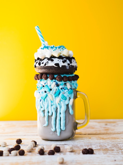 Free photo front view of milkshake with yellow background