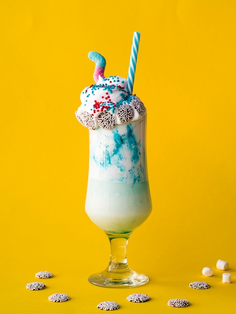 Free photo front view of milkshake on yellow background