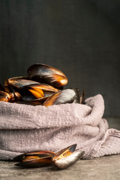 Front view mussels wrapped in tablecloth